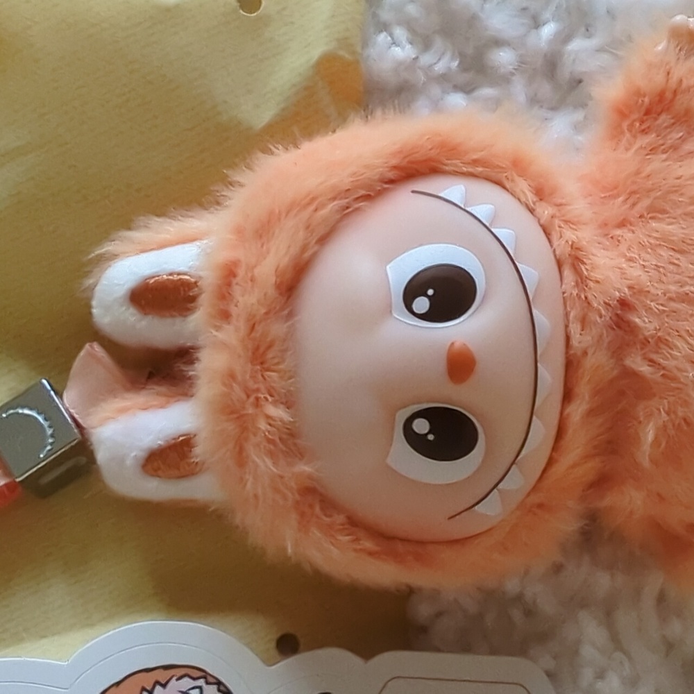 J Pin for Love Series - Vinyl Plush Pendant Labubu, The Monsters, New - Picture 6 of 9